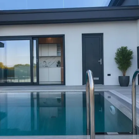 Veluna Appartement *